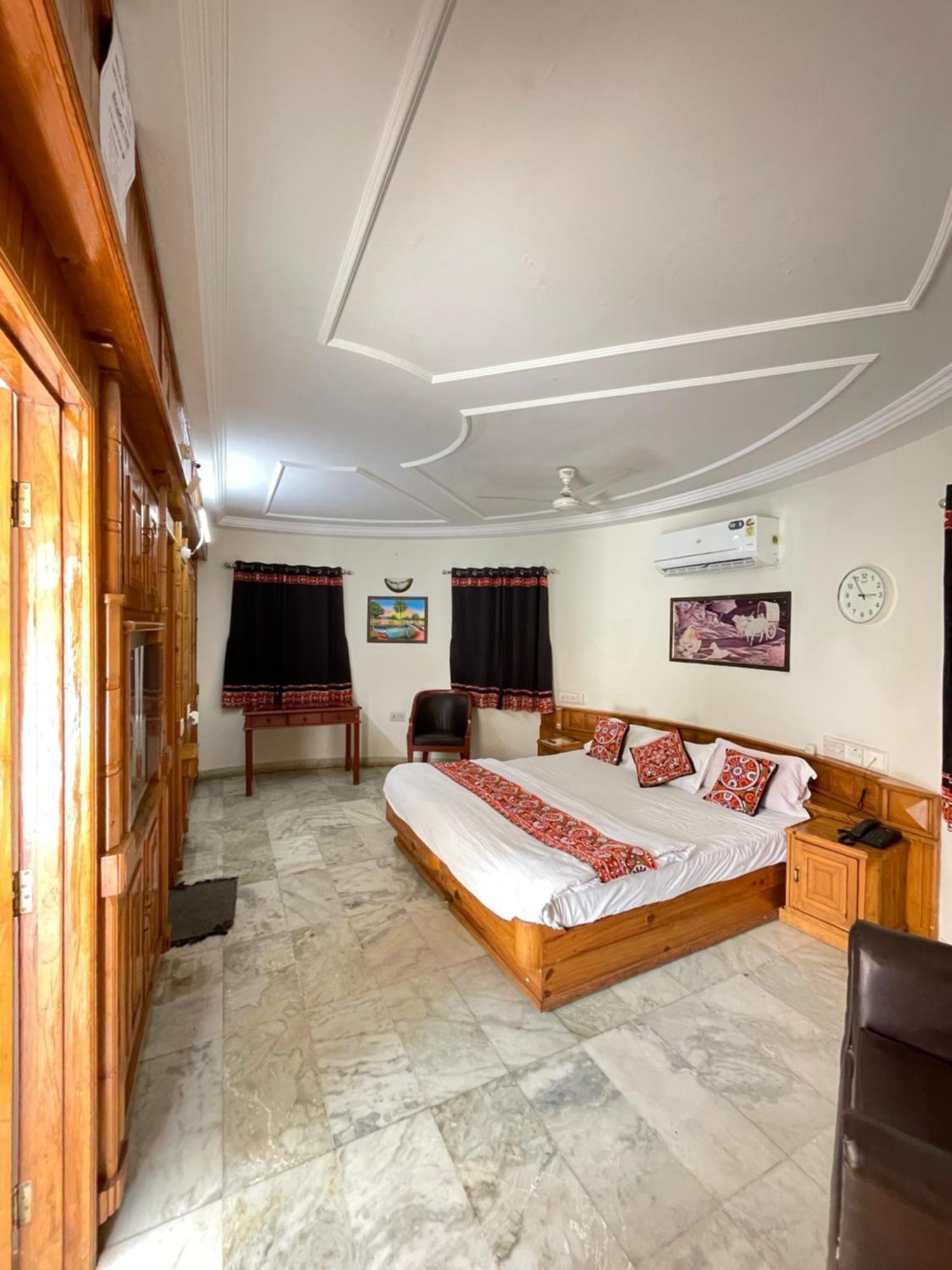 Stay Guru Resort Farm Villa Bhuj Buitenkant foto